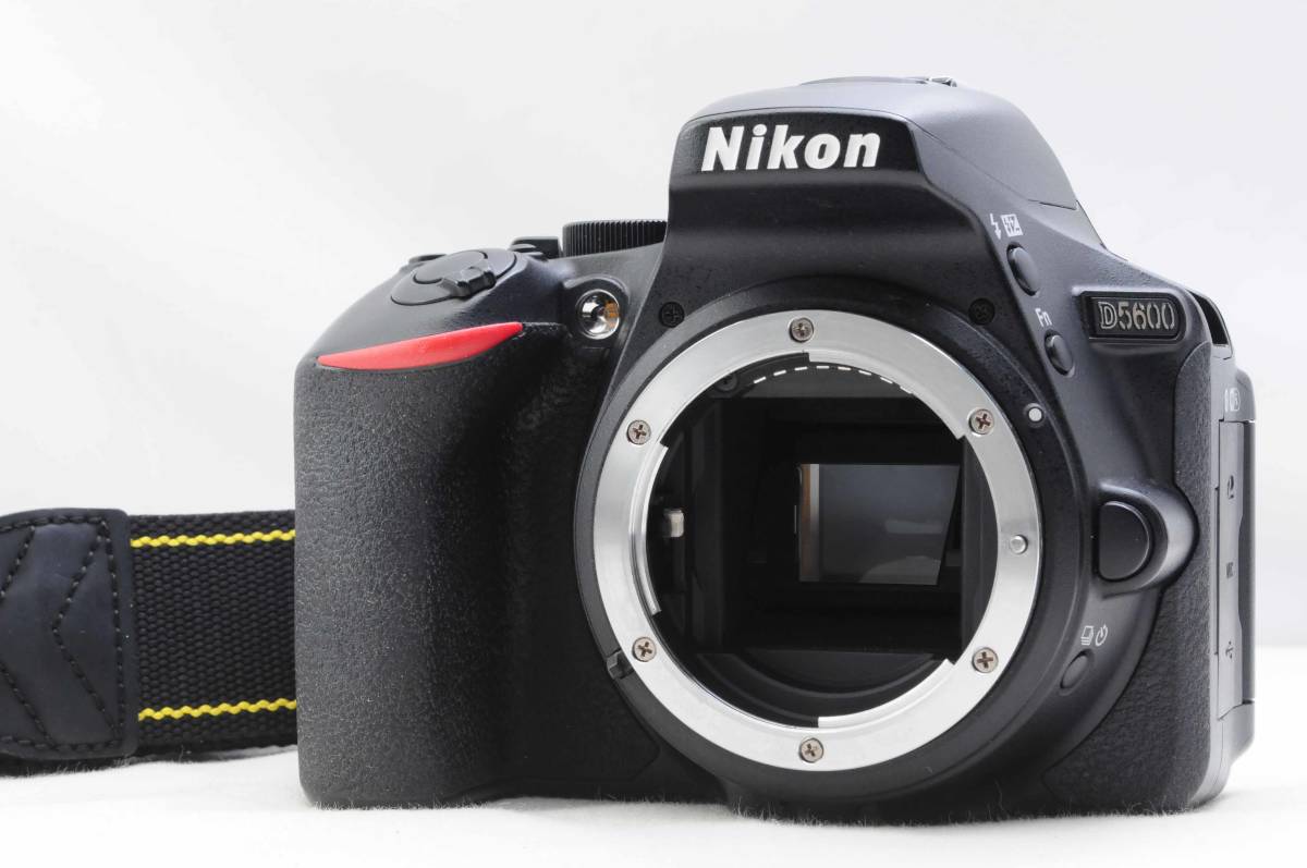 ★美品★ Nikon デジタル一眼レフカメラ D5600 ボディー ブラック　（G590）_画像1