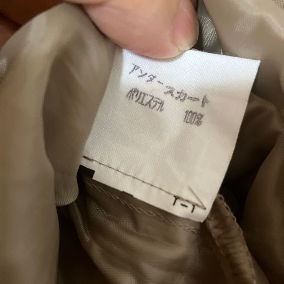 （株）東京スタイル　アンダースカート　ペチコート　濃いベージュか薄いブラウン　Lサイズくらい_画像3