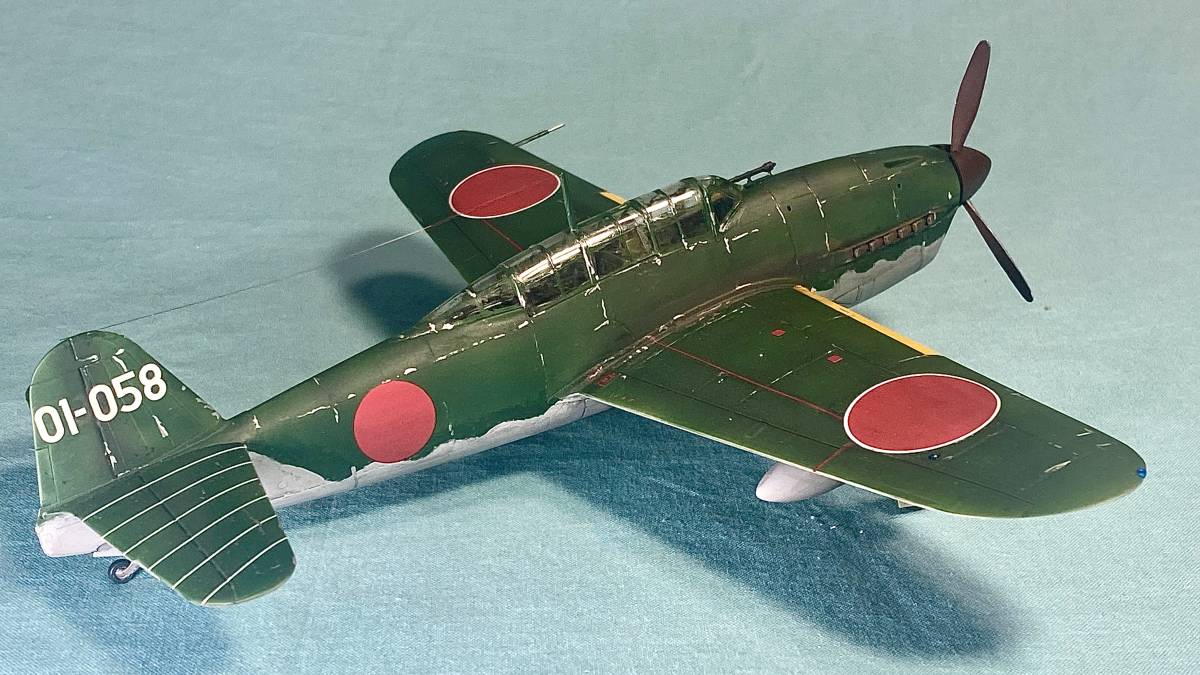 日本海軍艦上爆撃機 彗星一一型(ファインモールド 1/48)　プラモデル完成品_画像3