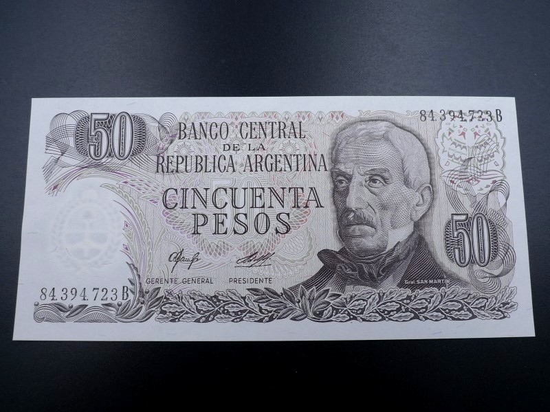 未使用 旧紙幣 南アメリカ アルゼンチン 50ペソ 1976年～1978年 政治家マルティン将軍 ウマワカ渓谷_画像1