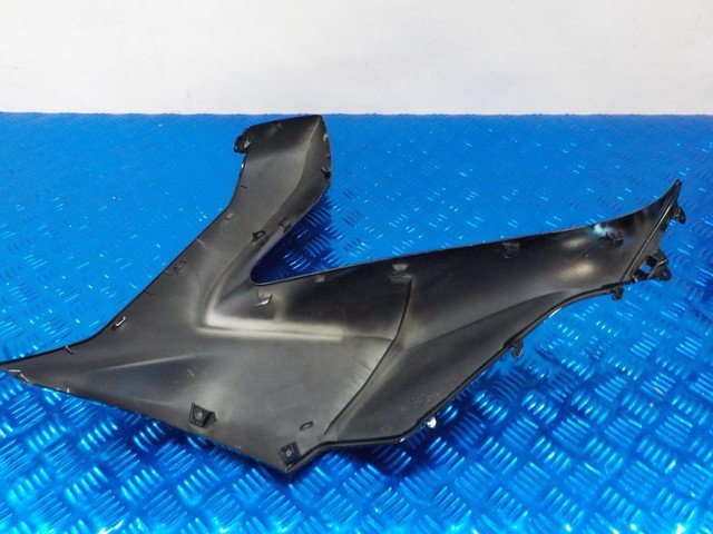 X●○中古純正　ホンダ　PCX125　JF81　サイドカバー　64501-K97-T001　6-1/17（も）_画像5