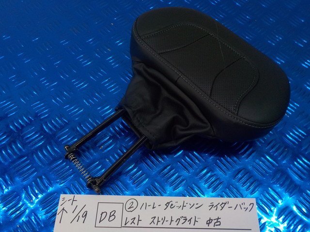 DB●○（２）　ハーレーダビッドソン　ライダーバックレスト　ストリートグライド　中古　6-1/19（ま）_画像1