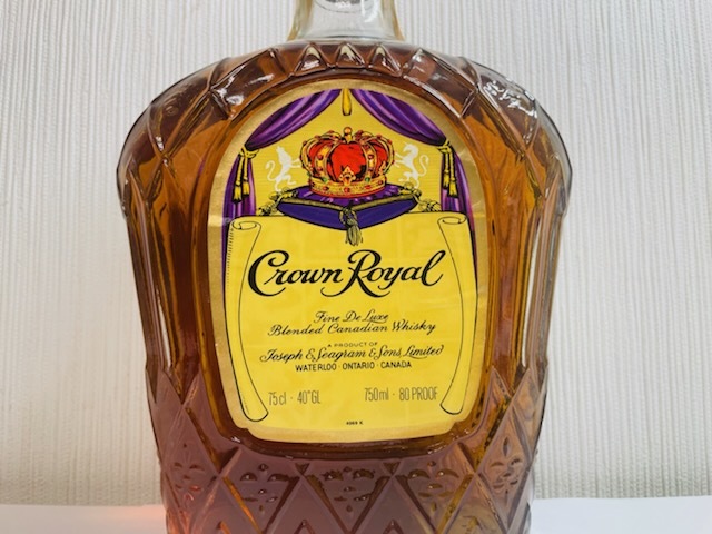 C-66433M　【未開栓】 クラウンロイヤル Crown Royal 1981 ウイスキー 750ml 40% 箱・巾着付 カナディアン 古酒 洋酒 お酒_画像6