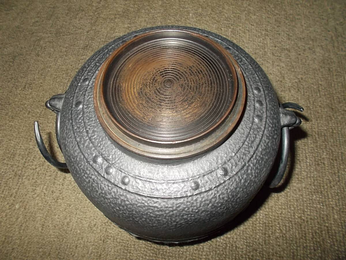 [即決有]茶道具 茶釜 織部陶器製風炉 敷板 未使用五徳 釜環 底板_画像8