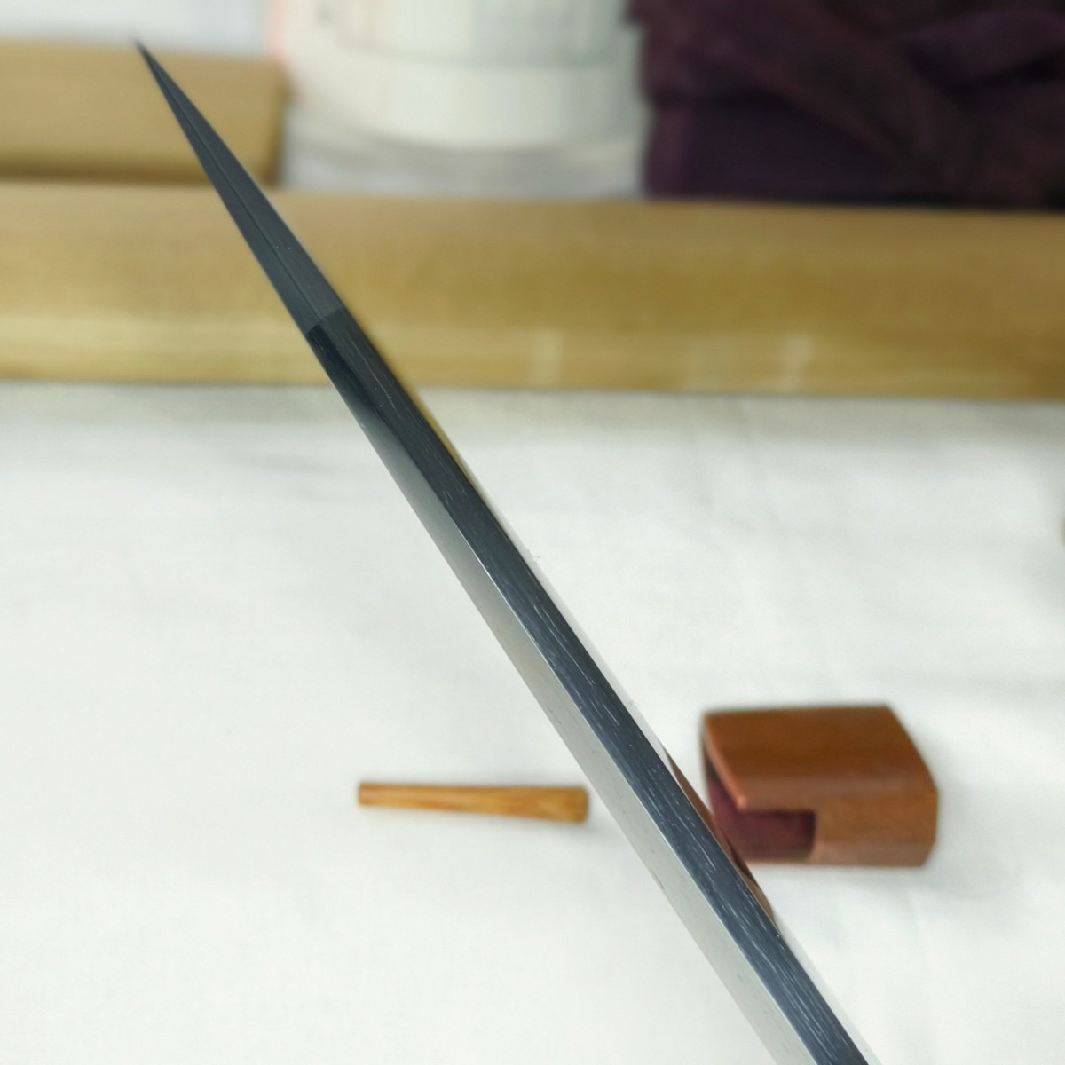 短刀 日本刀 白鞘 長さ26 6cm 反り0 0cm 鎧通造 細直刃 平成11年 短刀 日本刀 白鞘 長さ26 6cm 反り0 0cm 鎧通造 細直刃 平成11年