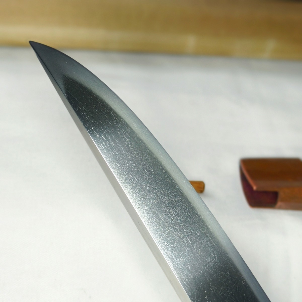 短刀 日本刀 白鞘 長さ26 6cm 反り0 0cm 鎧通造 細直刃 平成11年 短刀 日本刀 白鞘 長さ26 6cm 反り0 0cm 鎧通造 細直刃 平成11年