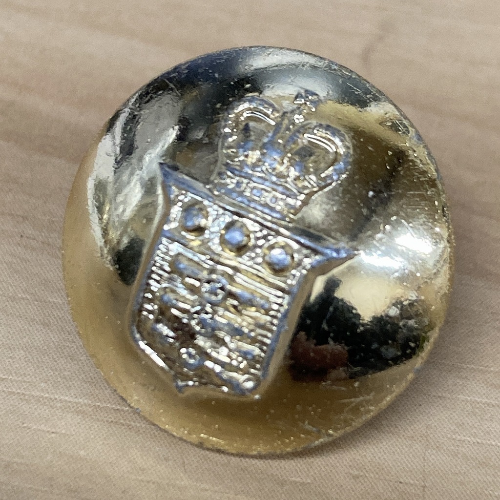 105986 英国　GAUNT LONDON Heraldic Shield ボタン　釦　小1個　真鍮製紋章 ボタン　制服　ミリタリー　アーミー　軍　軍用ボタン_画像1