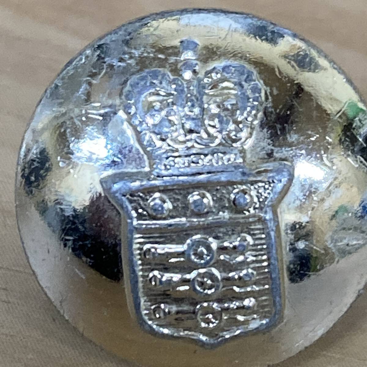 105986 英国　GAUNT LONDON Heraldic Shield ボタン　釦　小1個　真鍮製紋章 ボタン　制服　ミリタリー　アーミー　軍　軍用ボタン_画像5
