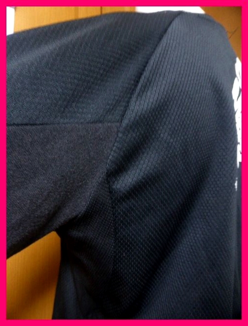 送料無料★デサント・長袖TシャツL　ネイビー　吸湿速乾のポリエステル素材×2種の異素材切替！　機能的でおしゃれなデザイン　DESCENTE_画像9