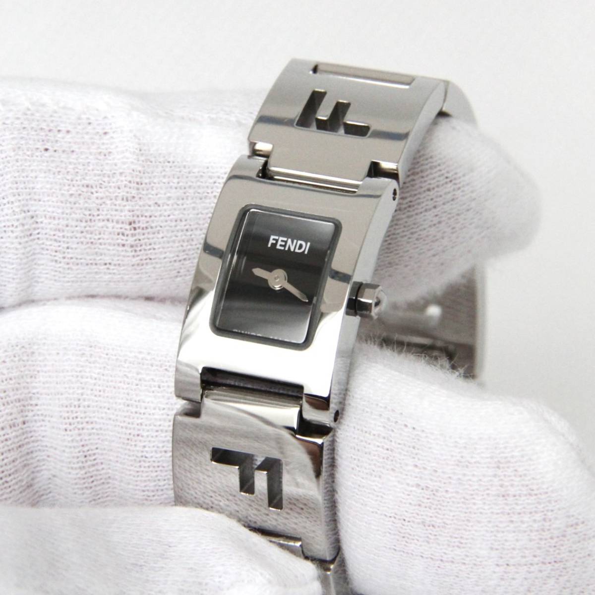 税込) 【稼働】フェンディ s1586 電池新品 腕時計 女性用 3150L FENDI