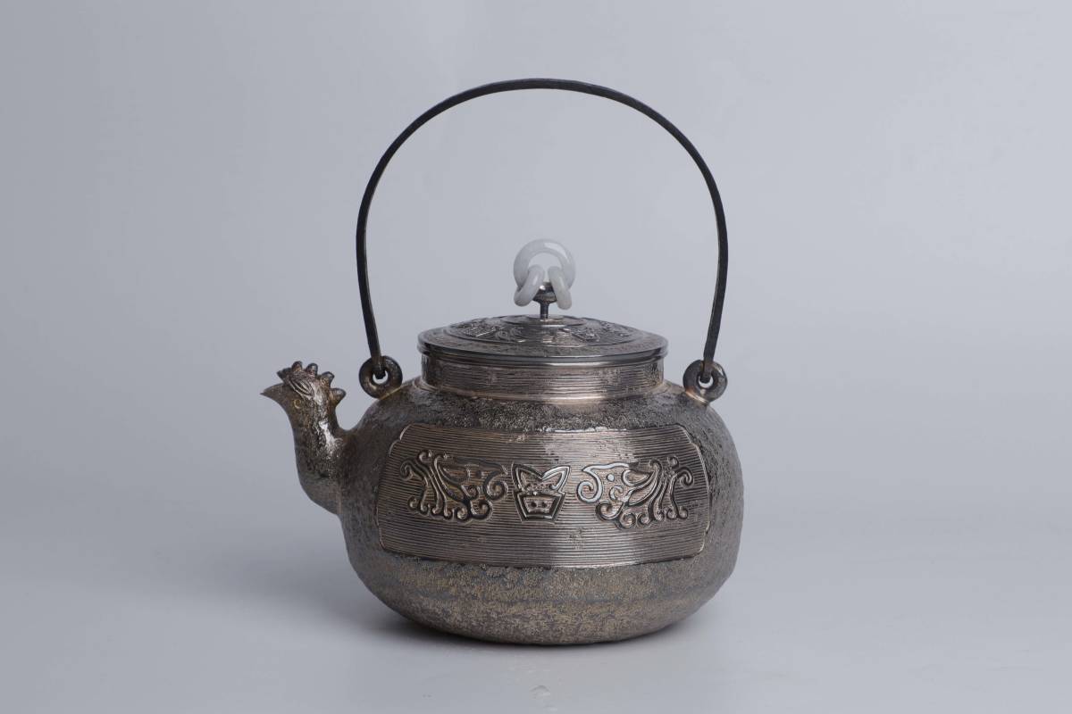 時代 純銀製 蔵六居造 饕餮文 三連環砡 摘蓋 湯沸 工芸品 古美術品 銀瓶 煎茶道具