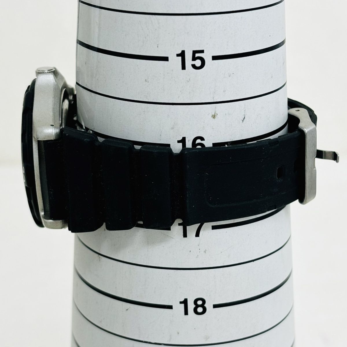 J315-H15-2256◎SEIKO セイコー CURRENT カレント Y121-AR クォーツ メンズ リューズ動作確認済み 腕時計 腕回り約16.5cm 直径約2.8cm_画像6