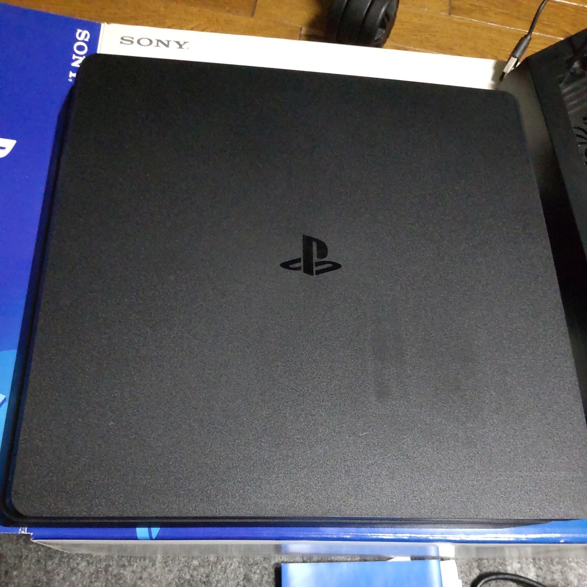 PS4 プレステ4 CUH-2000AB01 500GB 一式 PS4 スリム用 縦置きスタンド 付 動作確認済み ジェットブラック 良品 初期化済み_画像8