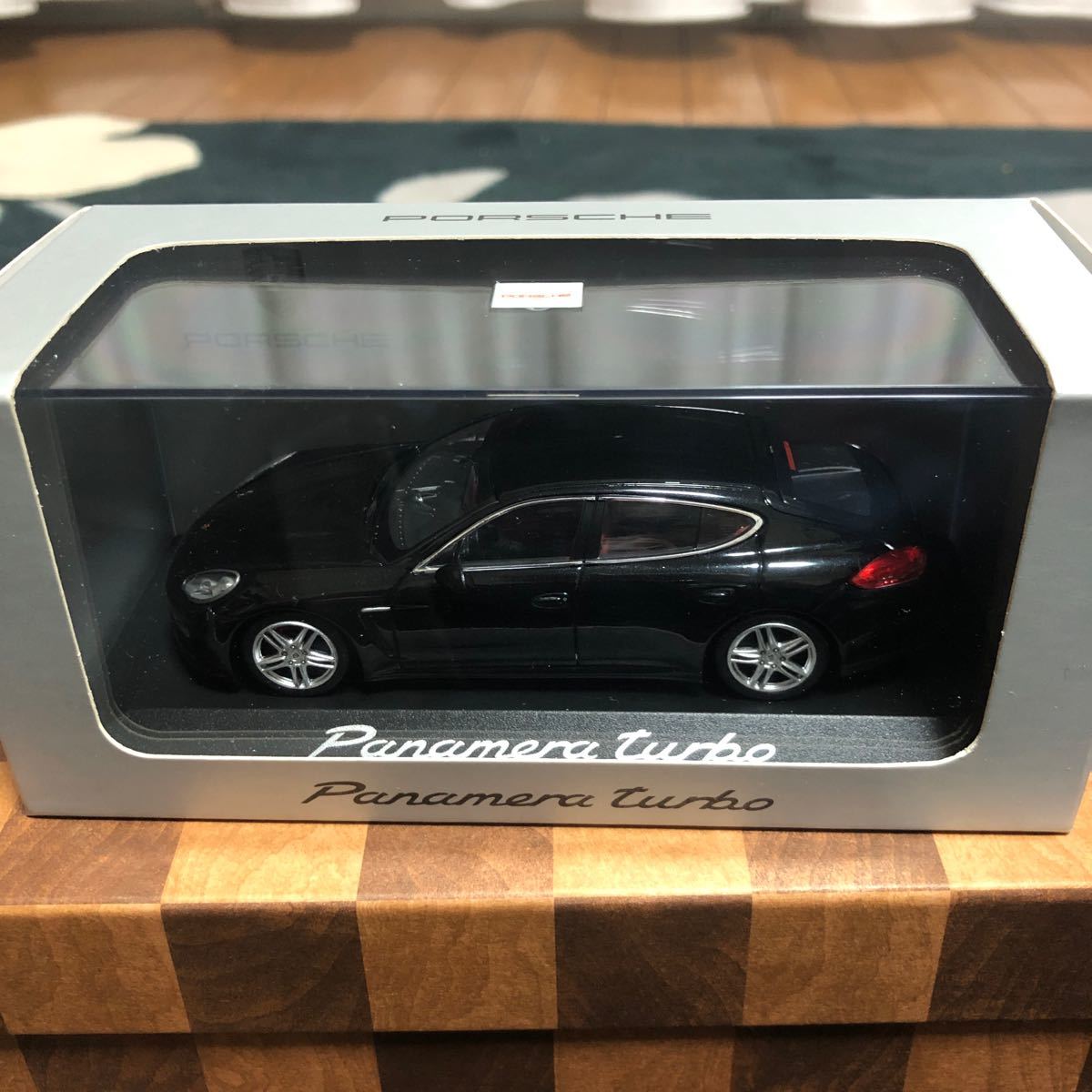 ミニチャンプス　PORSCHE 特注　1／43 パナメーラターボ　2013 ブラック_画像1