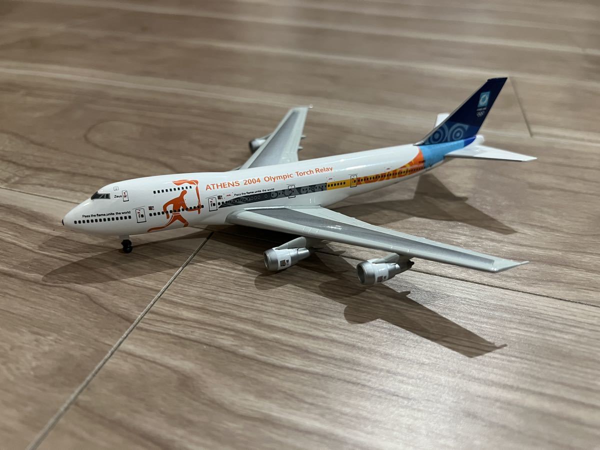 DRAGON アテネオリンピック　聖火輸送機　 B747-200 1/400_画像2