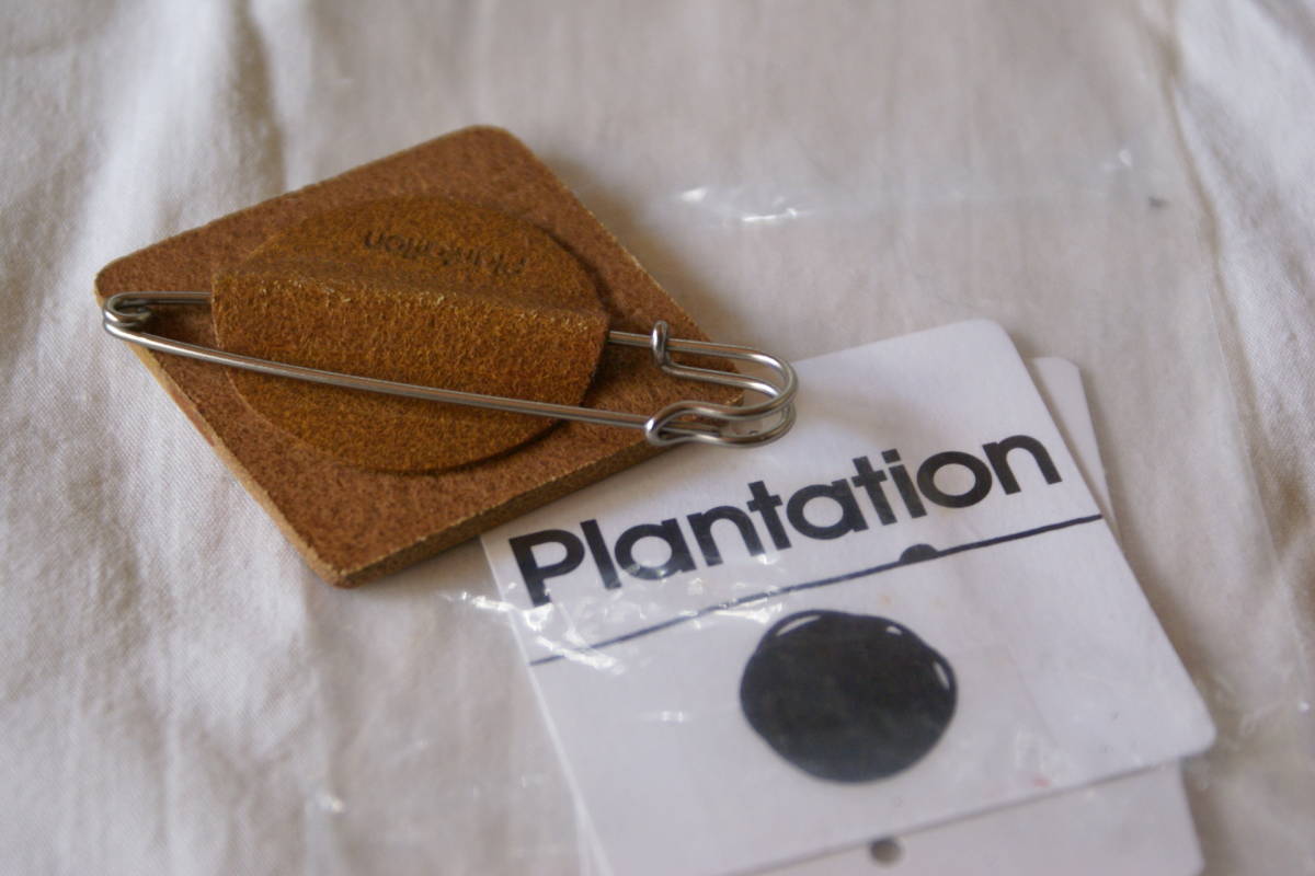  unused *Plantation plan te-shon* leather brooch 