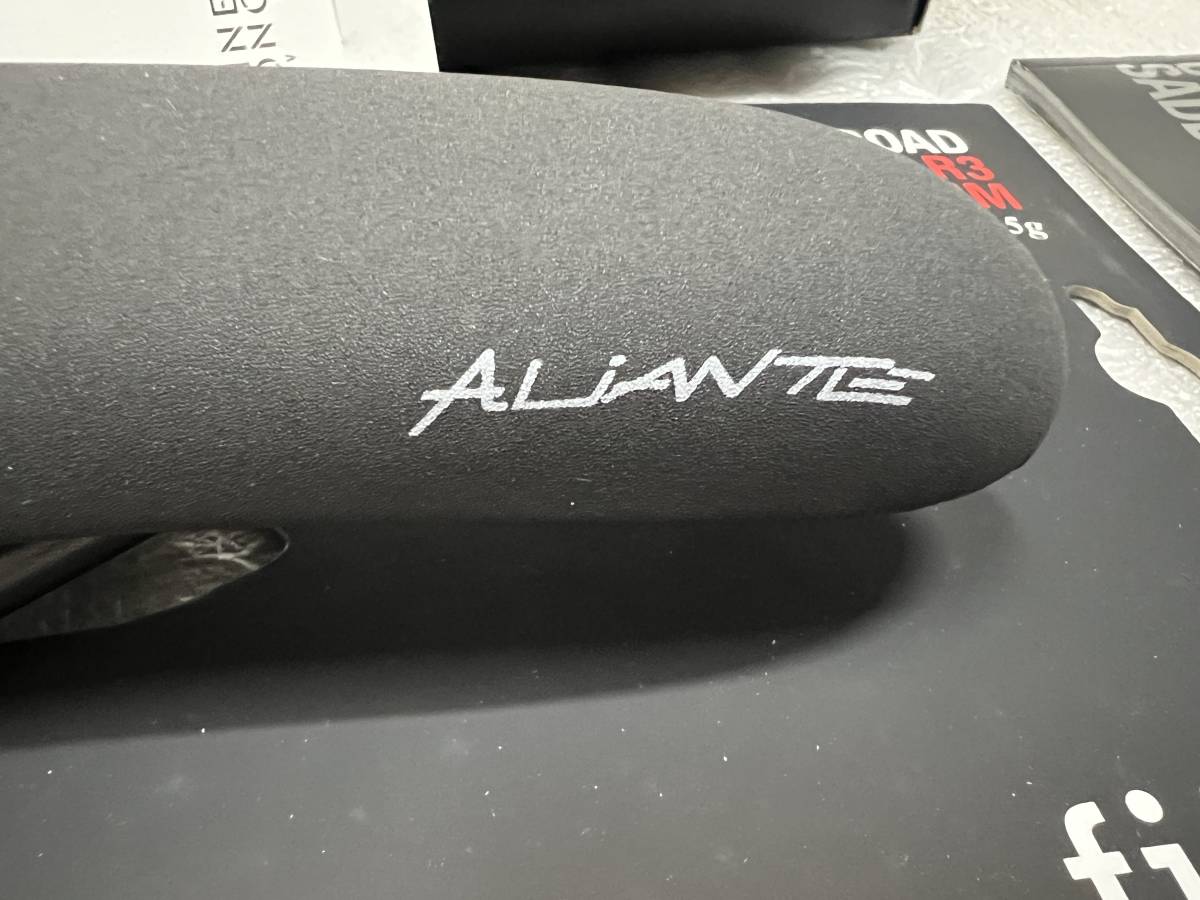 新品 フィジーク Fizik レ ALIANTE R3 K:IUM レール カーボン 新品 フィジーク Fizik レ ALIANTE R3 K:IUM レール カーボン