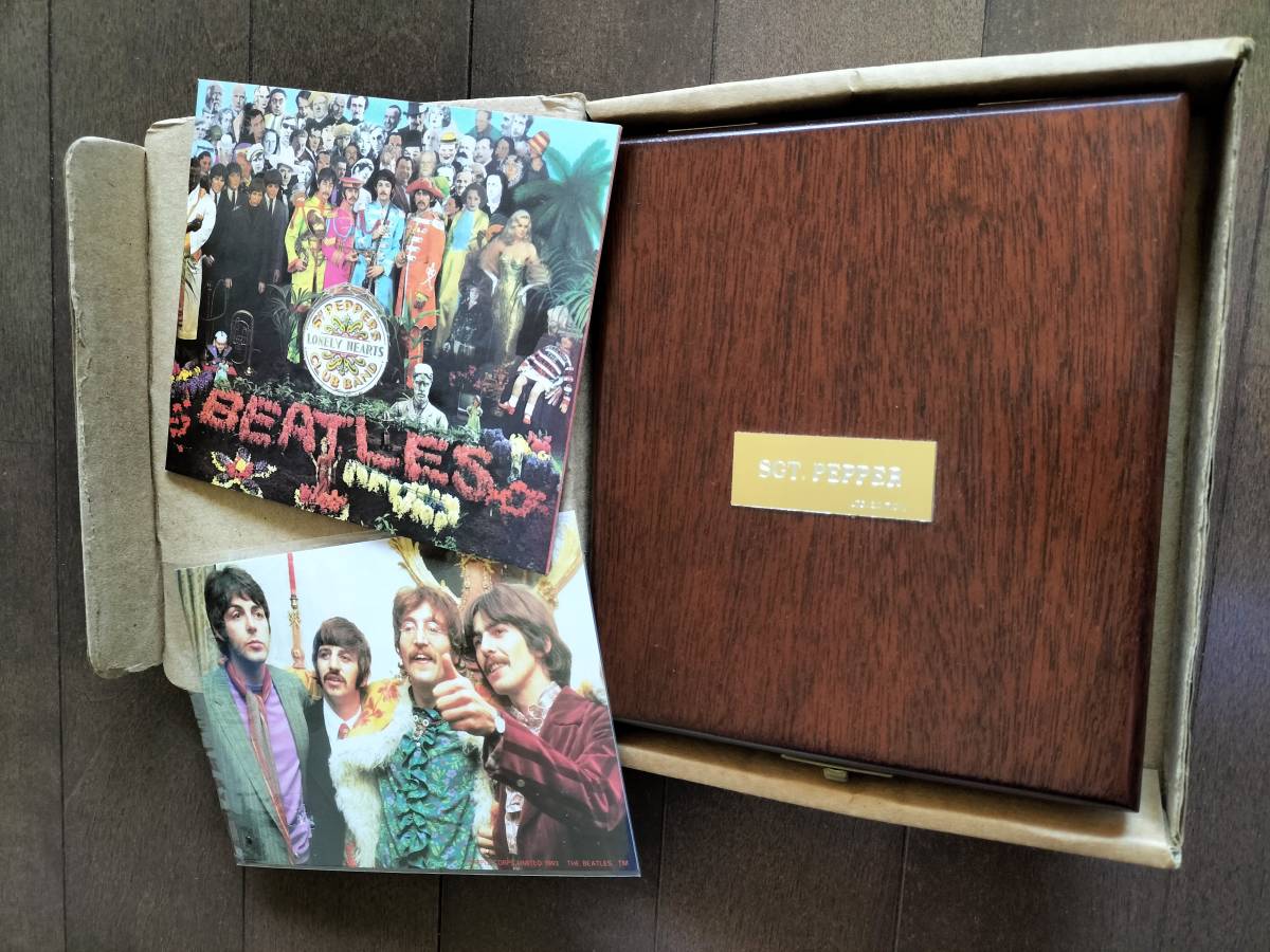 ★レア！“特製木製CD-BOX” 『SGT. PEPPER’S LONELY HEARTS CLUB BAND』100個限定品！No入り！UK盤CD THE BEATLES 未使用！美品！_外箱／ブックレット(30p)／POSTCARD付き！