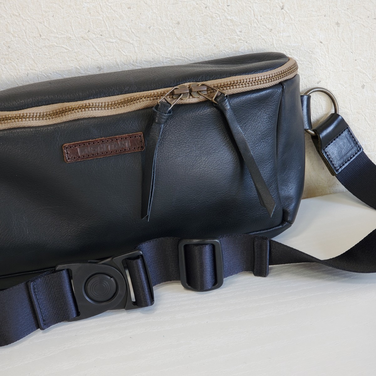 美品 KUSHITANI クシタニ 牛革レザー ウエストバッグ ボディ 美品 KUSHITANI クシタニ 牛革レザー ウエストバッグ ボディ