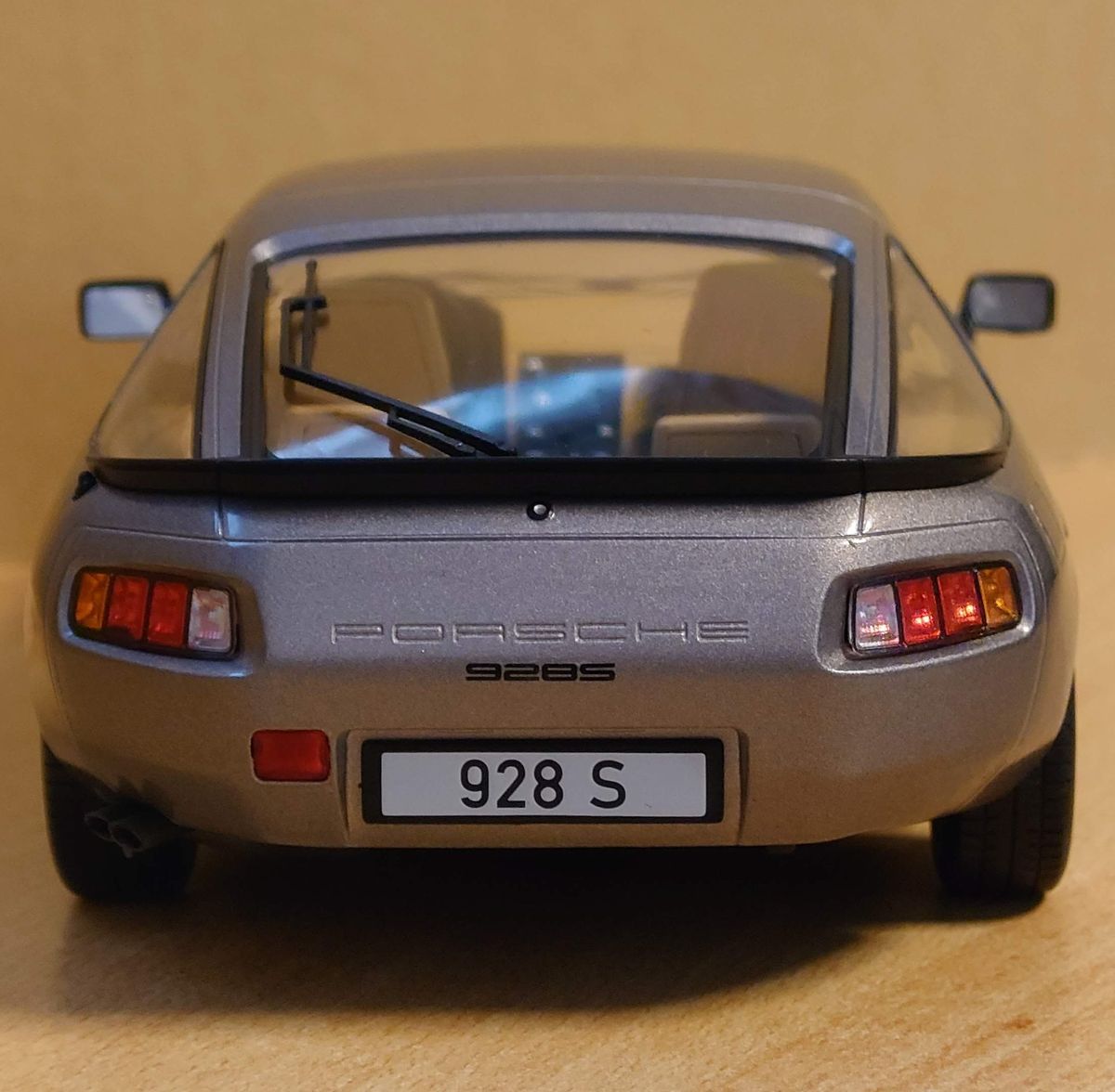 1/18 ポルシェ928S 1979 Porsche シルバー COUPE MGC製ダイキャスト製ミニカー