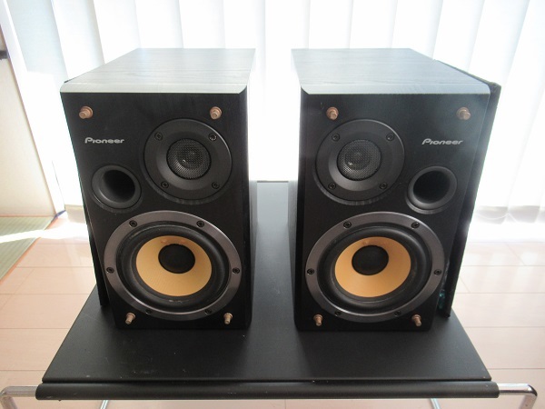 * Pioneer speaker pair (Pioneer S-RS77P-LR)