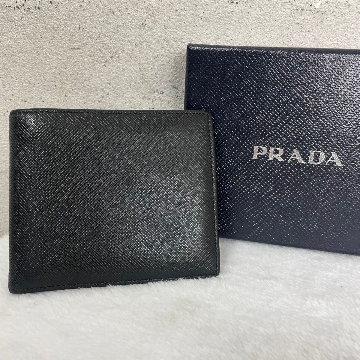 【高級品の極み】PRADA プラダ　2つ折り財布 サフィアーノレザー　ブラック ビジネス 黒_画像1