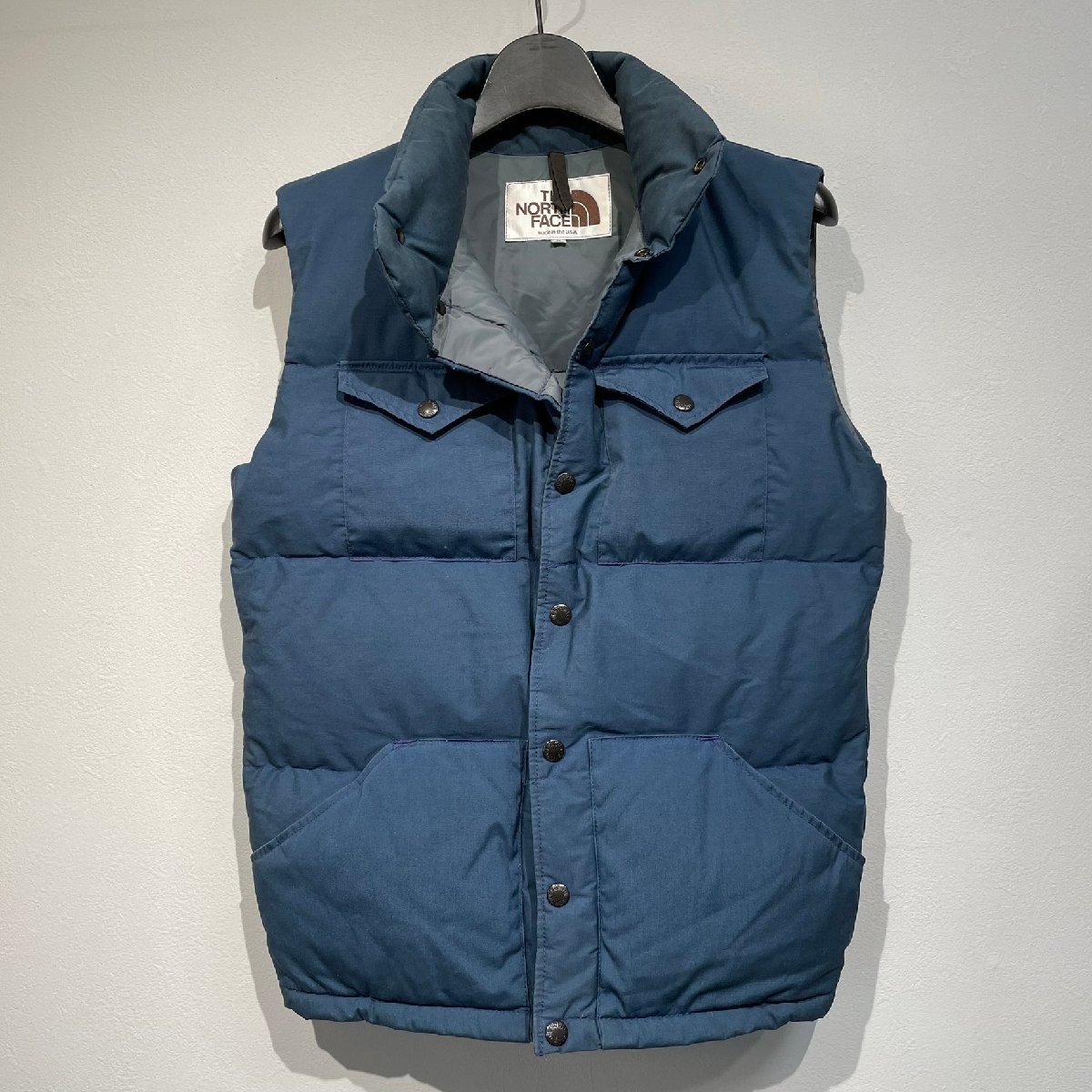 【A9298P007】THE NORTH FACE　ダウンベスト　Sサイズ　80年代　茶タグ　MADE IN U.S.A　ネイビー　ゴールドウィン　ダウン　フェザー_画像1