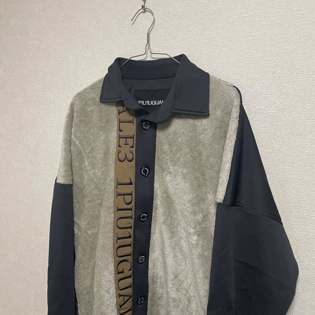 1piu1uguale3 SPORT MOVING DROP SHOULDER SHIRT ロゴ 刺繍 リボンテープ コンビネーション素材 ドロップショルダーブルゾン ブラック_画像2