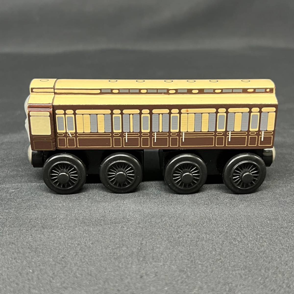 木製トーマス きかんしゃトーマス オールドスローコーチ　OLD SLOW COACH ラーニングカーブ 2003 木製レールシリーズ _画像2