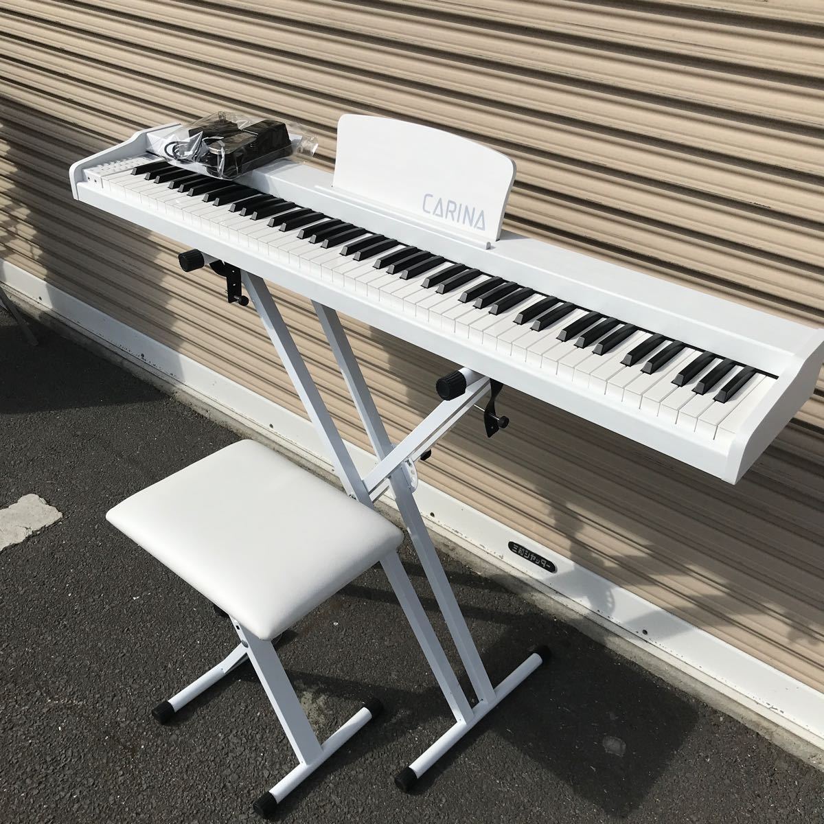 615 Carina 電子ピアノ 88鍵盤 キーボード 木製デザイン MIDI対応 サステインペダル付 (ホワイト）carina-LF0088_画像1