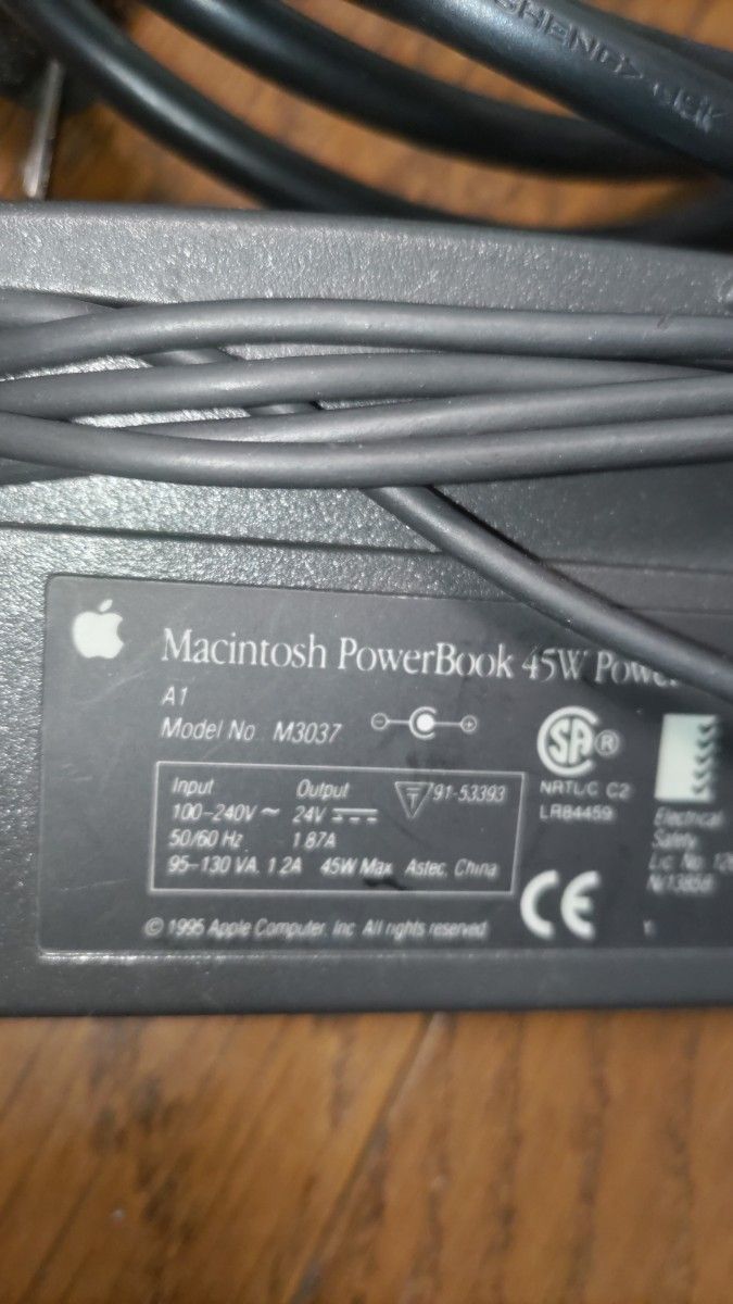 Macintosh 純正 ACアダプター M3037　AC Adapter