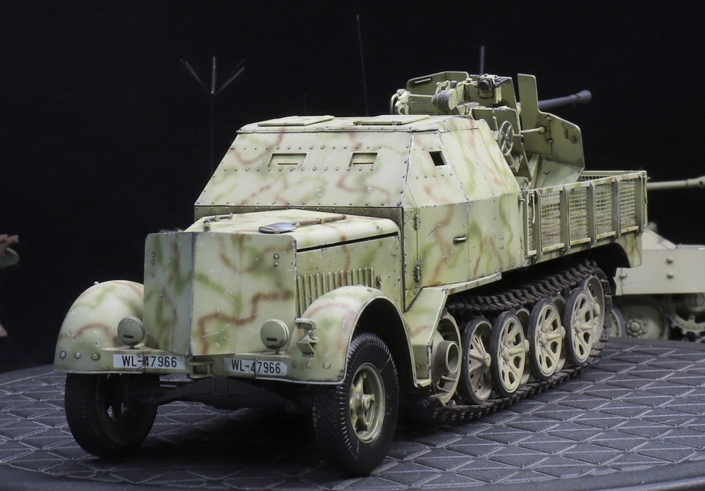 1/35 ドイツ陸軍 8ｔハーフトラック フラッグザウリア 制作完成品_画像1