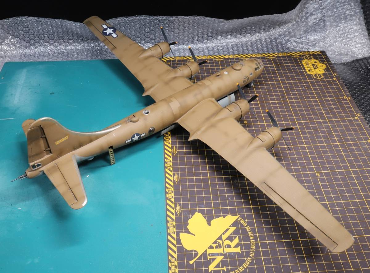 1/72 アカデミー（AcademyModels） アメリカ陸軍 航空隊 B-29A爆撃機 制作完成品 （作品サイズ全長419.1mm / 全高117.6mm/ 全幅598.2mm）_画像8