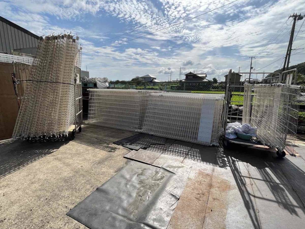 081199 steel made mesh fence white approximately 30m minute set sale all part . approximately 160m minute equipped direct 