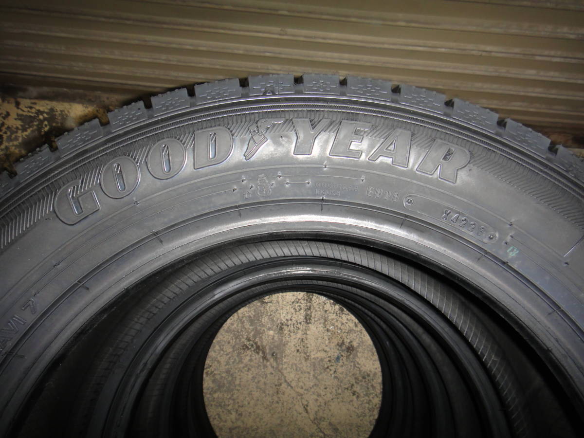 205/60R16 92Q 23年42週　スタッドレスタイヤ4本　GOODYEAR　ICE　NAVi7　新品　未使用_画像3