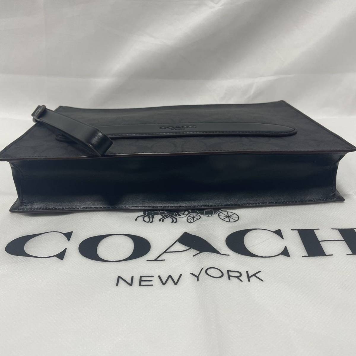 【未使用級】COACH コーチ セカンドバッグ クラッチバッグ メンズ ブラック レザー オールレザ 美品 ビジネス ロゴ 型押し シグネチャー_画像5