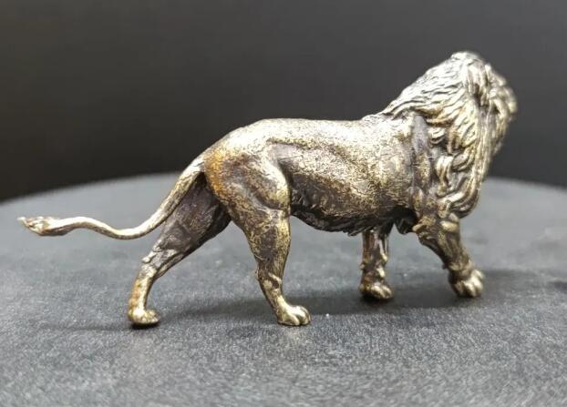 真鍮の実の入ったライオンの置物です_画像5