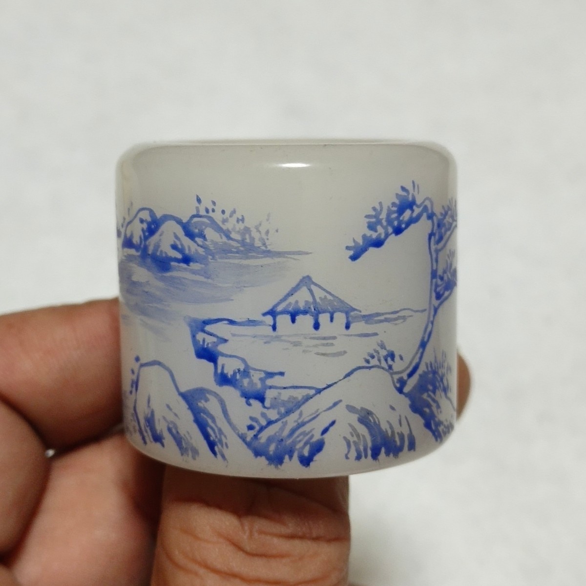 古美術 本物瑠璃 青花 染付 手描き 山水紋 指輪 在銘 激安 内径約2.7cm_画像1