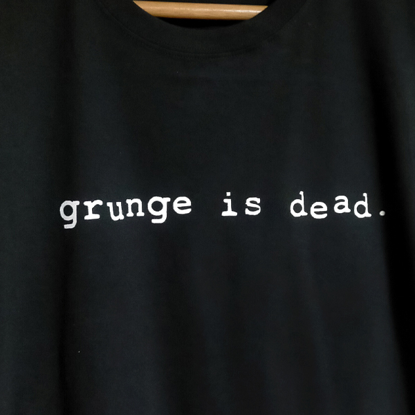 送込 grunge is dead . カート コバーン着用 グランジ イズ デッド 半袖Tシャツ 黒 Lサイズ_画像2