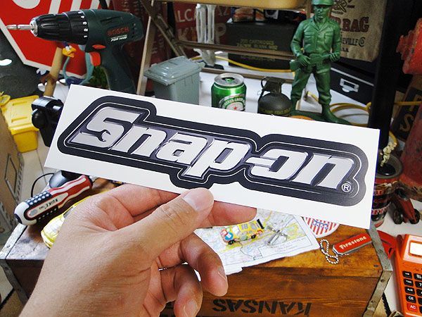 スナップオン　ステッカー（シルバーロゴ） ■ アメリカン雑貨 アメリカ雑貨 Snap-on グッズ 車 シール ブランド デカール 男前_画像2