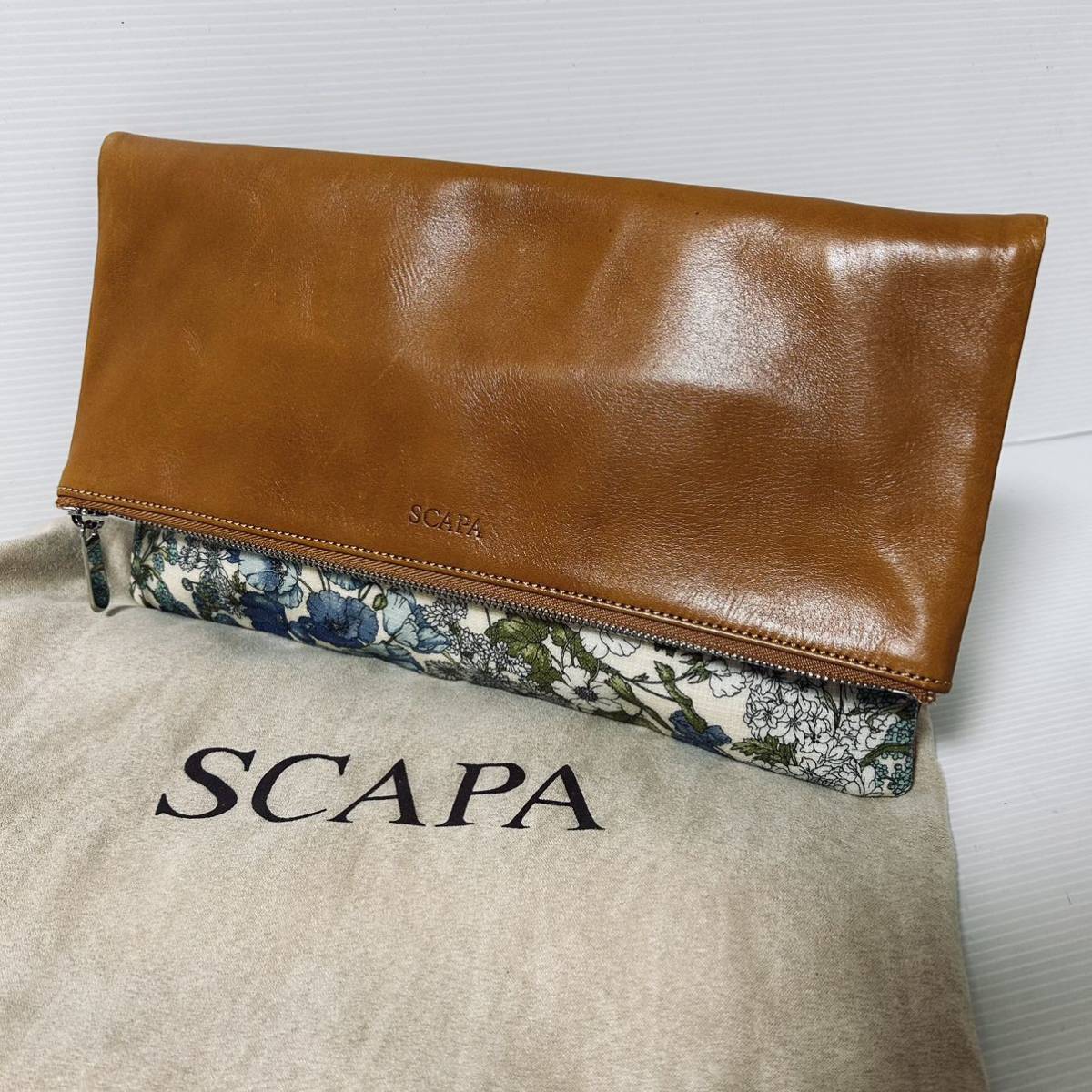 [ beautiful goods / storage bag attaching ]SCAPA Scapa clutch bag second bag flower floral print switch bag Brown *47