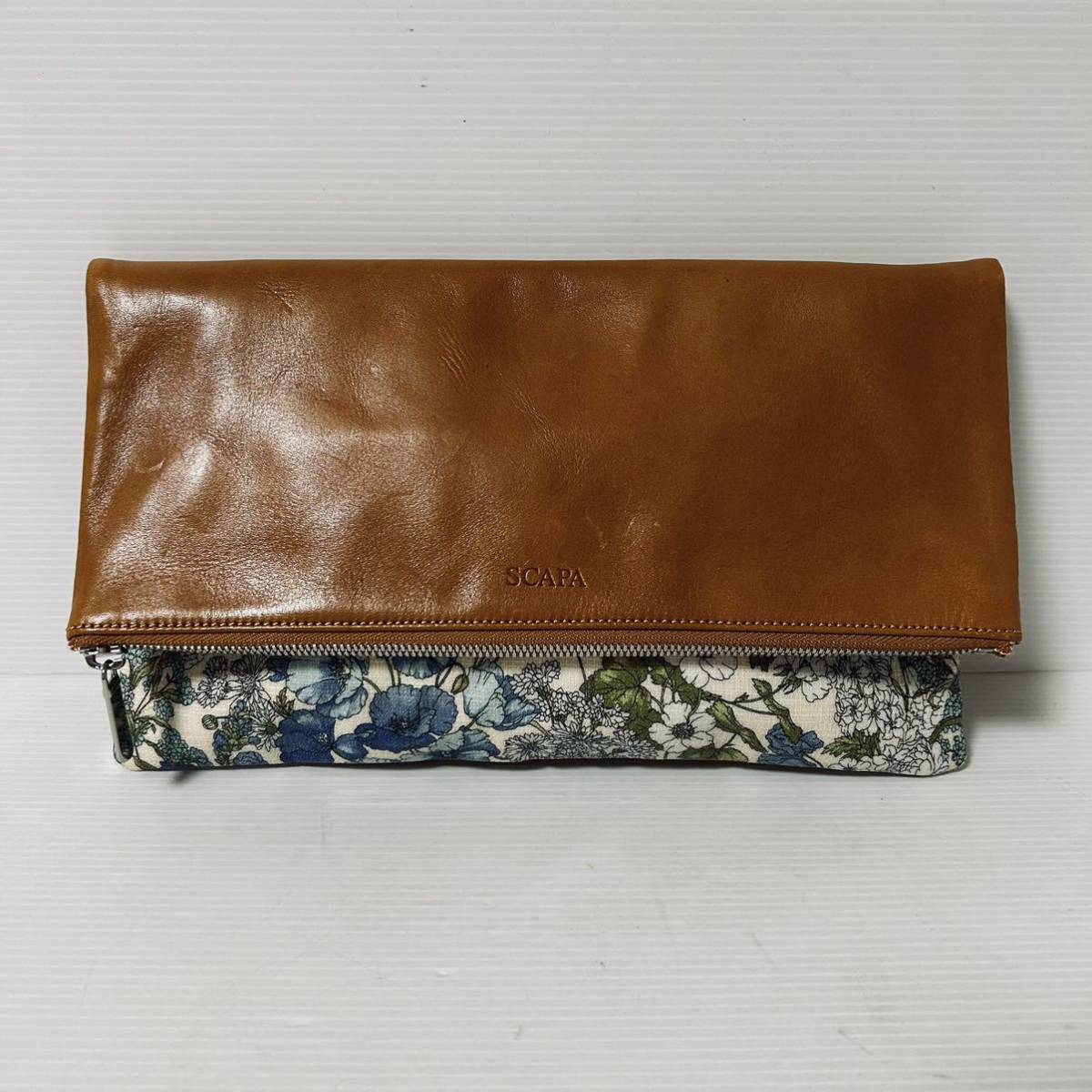 [ beautiful goods / storage bag attaching ]SCAPA Scapa clutch bag second bag flower floral print switch bag Brown *47