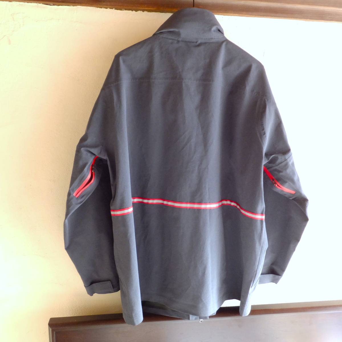 FE　シェルジャケット　Spandex　大きい サイズ 2XL　収納フード付き　マウンテンパーカー 防風　防水素材　止水ジップ　グレー　_画像3