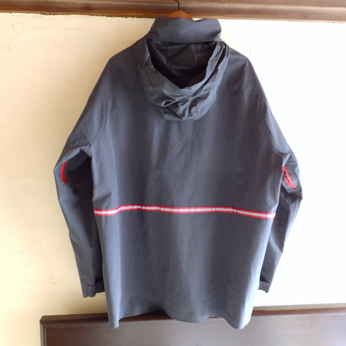 FE　シェルジャケット　Spandex　大きい サイズ 2XL　収納フード付き　マウンテンパーカー 防風　防水素材　止水ジップ　グレー　_画像4