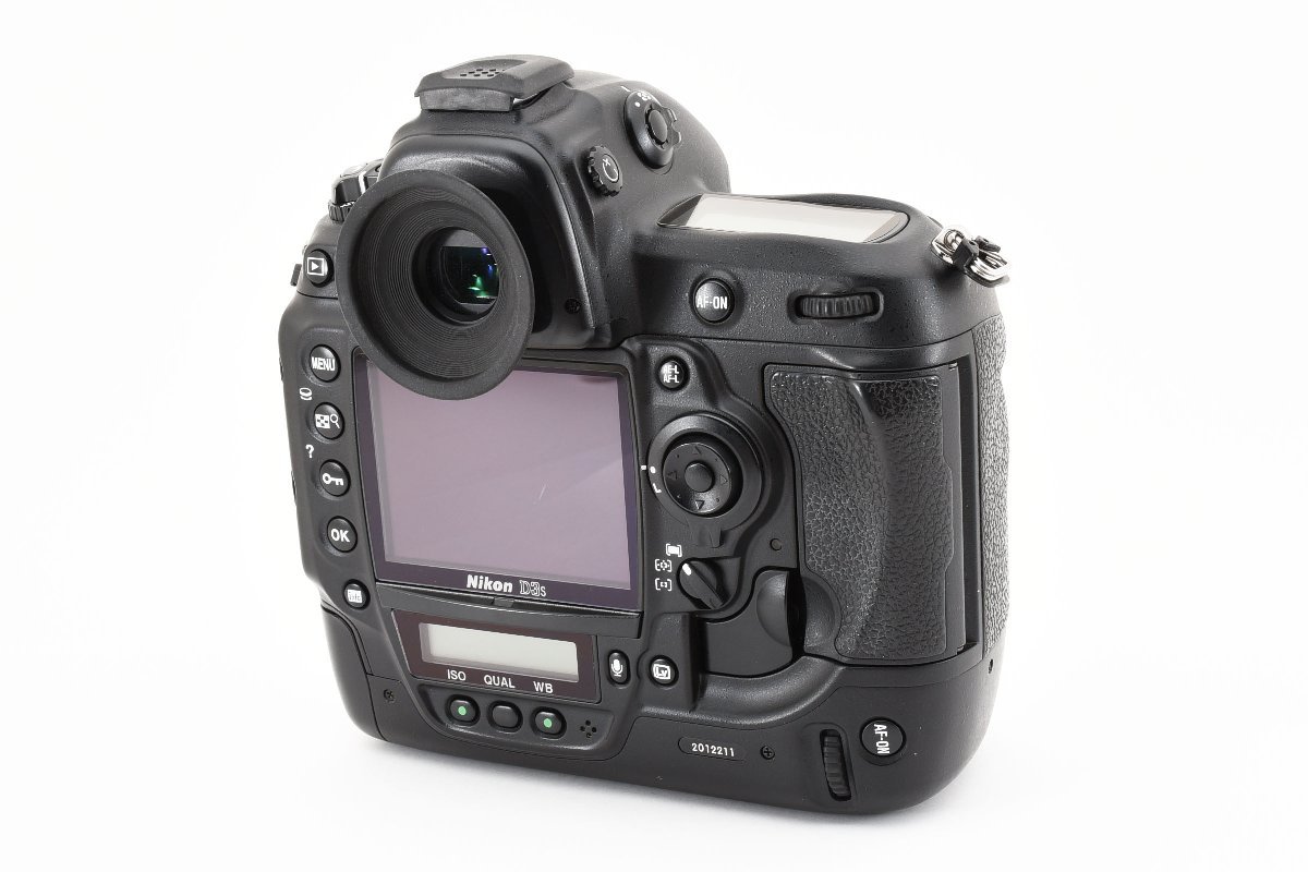 Nikon ニコン D3s ボディ フルサイズ 充電器、バッテリー付属 の Nikon ニコン D3s ボディ フルサイズ 充電器、バッテリー付属 の