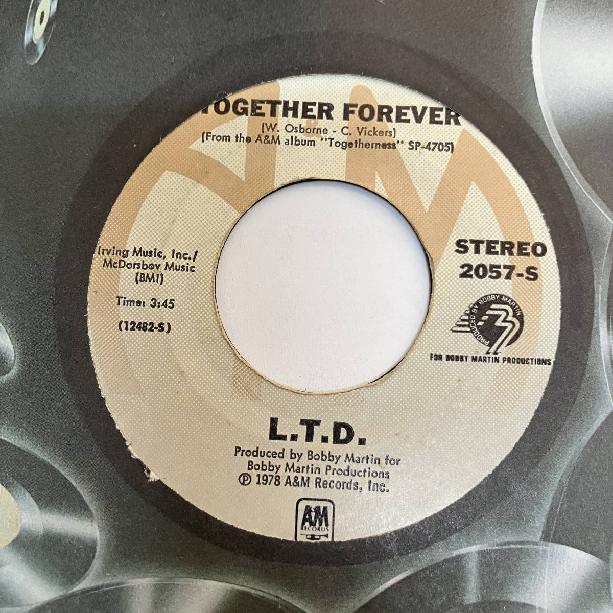 7インチ HIPHOP,R&B L.T.D. - TOGETHER FOREVER / HOLDING ON (WHEN LOVE IS GONE) シングル レコード 中古品_画像1