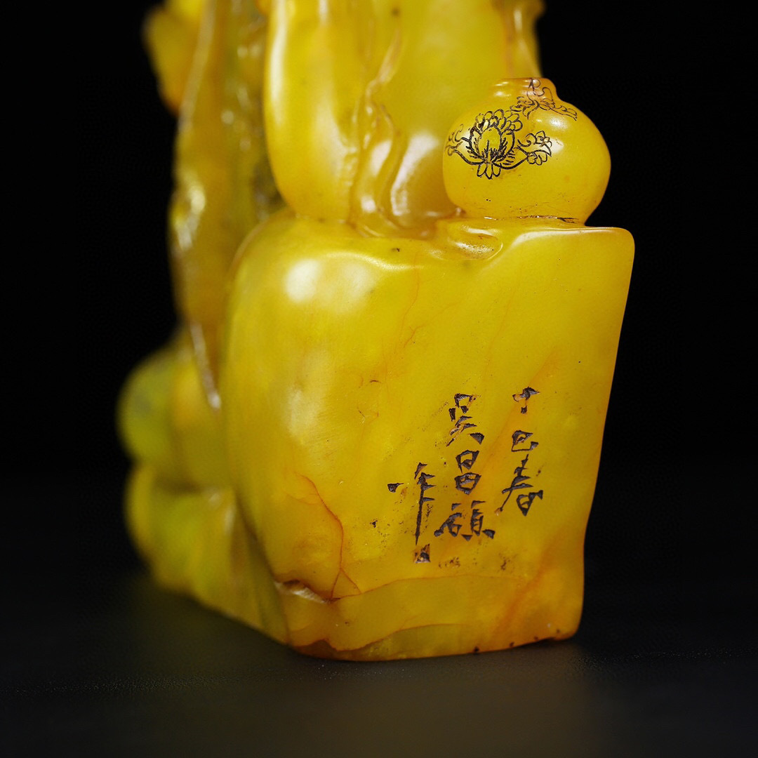 館蔵珍品 寿山石 田黄石 細密彫 自在觀音印章』置物 賞物 貴重 館蔵珍品 寿山石 田黄石 細密彫 自在觀音印章』置物 賞物 貴重