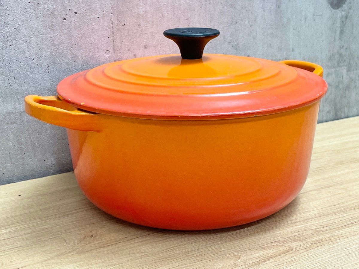 C-01004MC1222YX24 Le Creuset 鋳物ホーロー鍋 シグニチャー ココット・ロンド 20cm ルクルーゼ オレンジ 直接引取対応_画像1