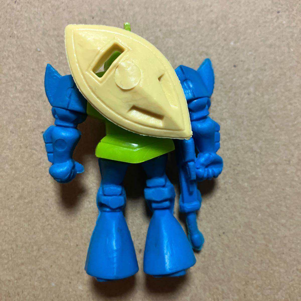 昭和レトロ ガンダム 消しゴム プラボディ 盾の色違う ゲルググ 検索 森永 コスモス ガチャ ガチャガチャ クローバー ポピー 山勝 ガン消し_画像2