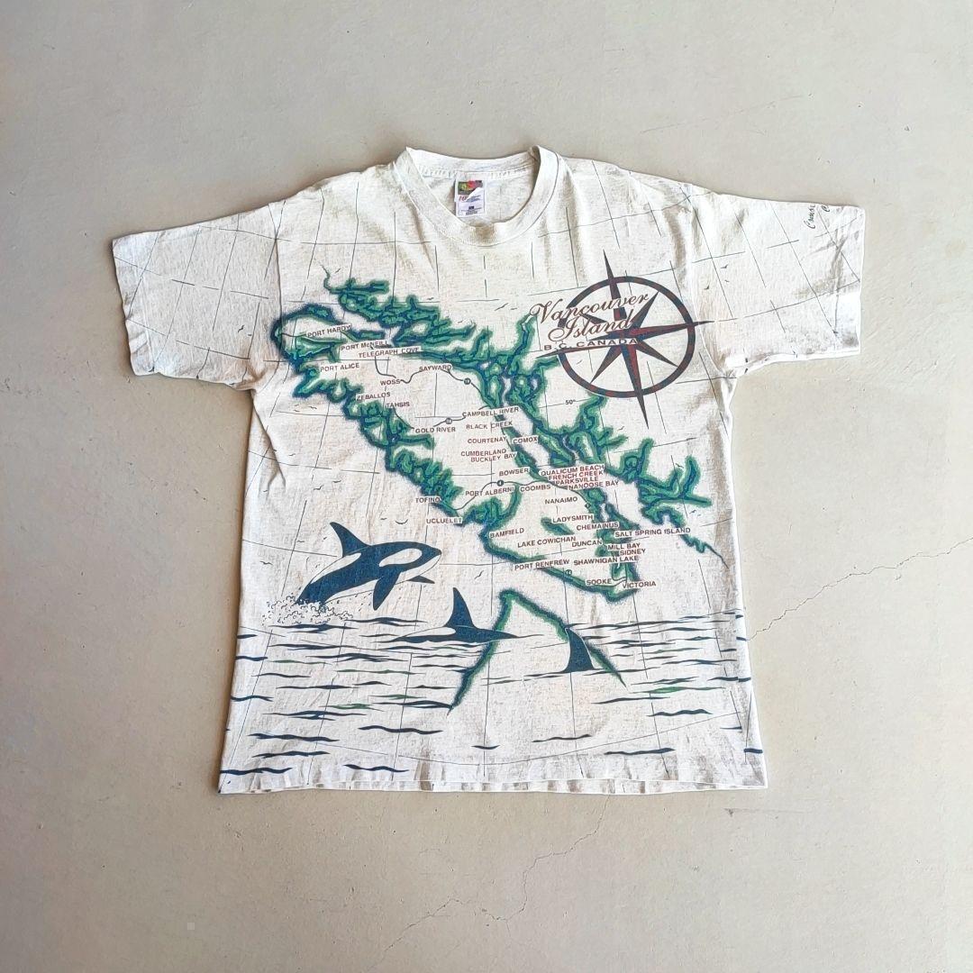 90s ヴィンテージ フルーツオブザルーム カナダ バンクーバー島Tシャツ AOP 全面プリント Fruit Of The Loom Vintage 1円スタート 古着卸_画像2